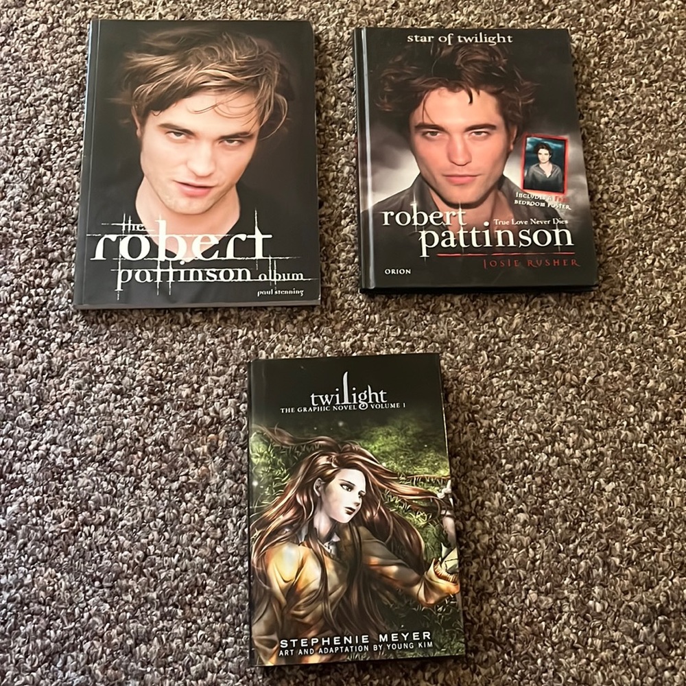 Twilight/Robert Pattinson books :)